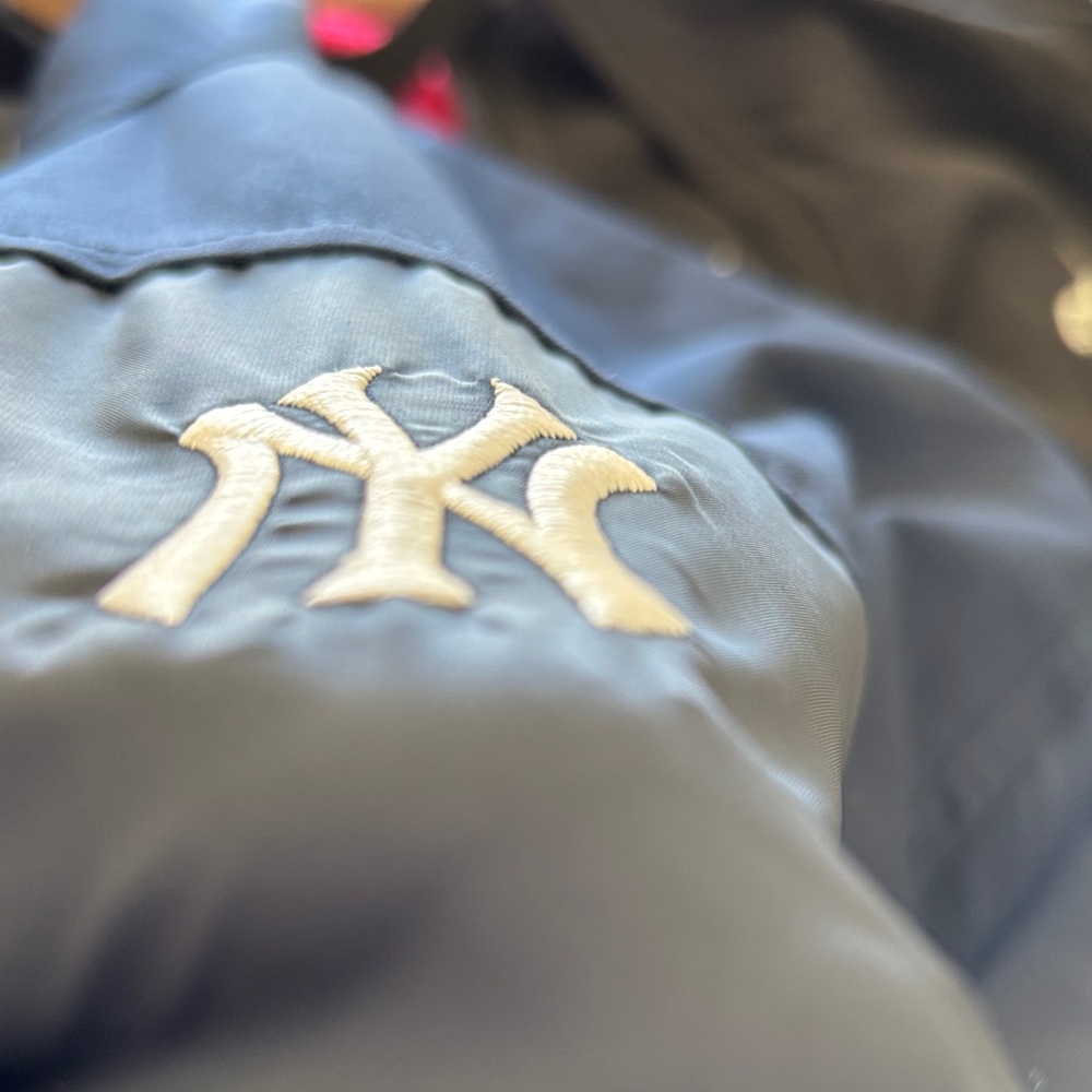 Men's Nike New York Yankees Navy Windbreaker with Logo - Picture 3 of 4